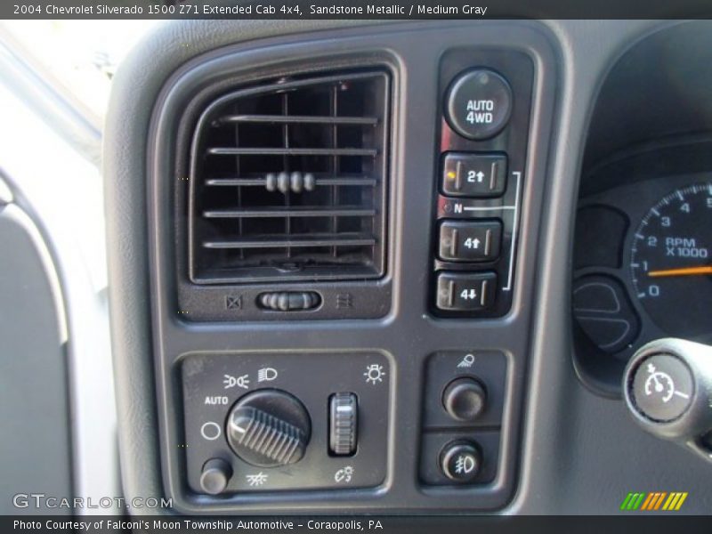 Sandstone Metallic / Medium Gray 2004 Chevrolet Silverado 1500 Z71 Extended Cab 4x4