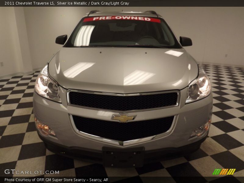 Silver Ice Metallic / Dark Gray/Light Gray 2011 Chevrolet Traverse LS