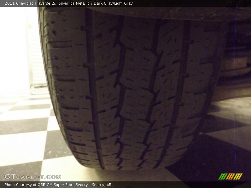 Silver Ice Metallic / Dark Gray/Light Gray 2011 Chevrolet Traverse LS