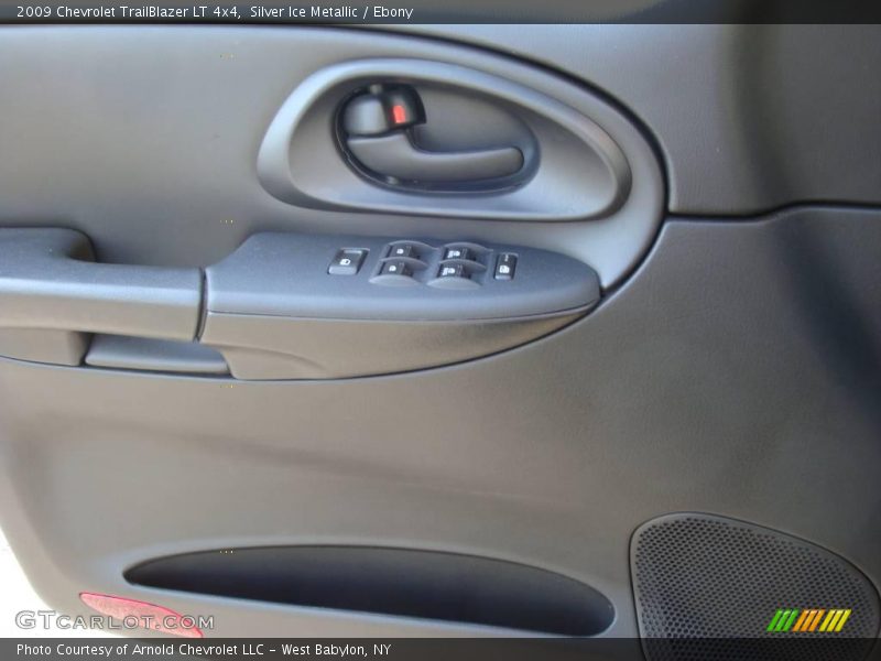 Silver Ice Metallic / Ebony 2009 Chevrolet TrailBlazer LT 4x4