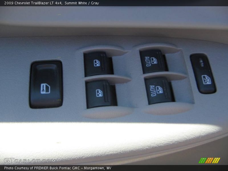 Summit White / Gray 2009 Chevrolet TrailBlazer LT 4x4