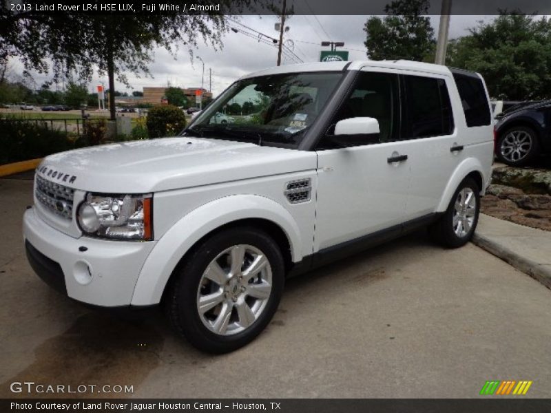 Front 3/4 View of 2013 LR4 HSE LUX