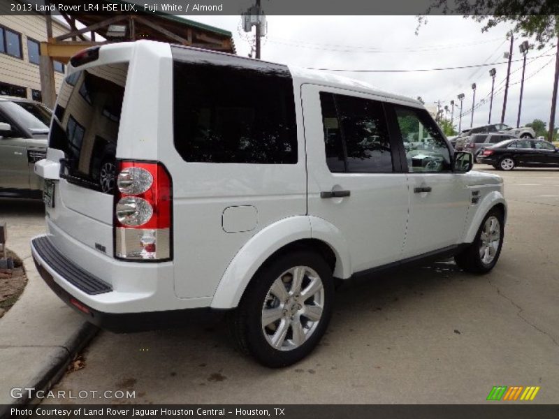 Fuji White / Almond 2013 Land Rover LR4 HSE LUX