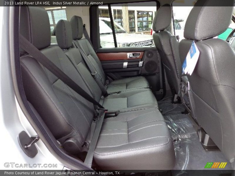 Indus Silver Metallic / Almond 2013 Land Rover LR4 HSE