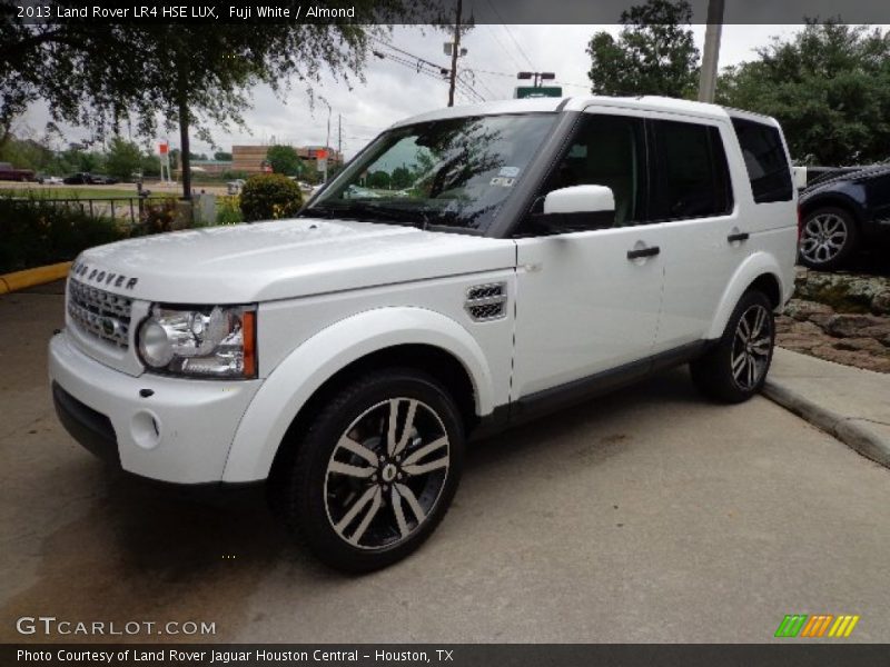 Front 3/4 View of 2013 LR4 HSE LUX