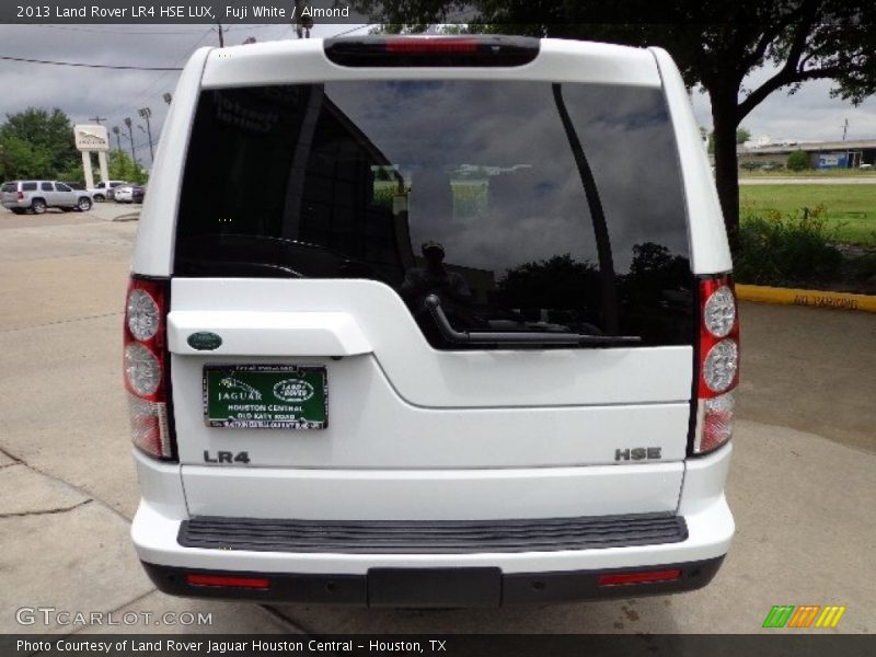 Fuji White / Almond 2013 Land Rover LR4 HSE LUX