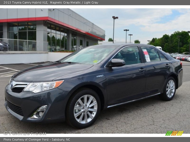 Front 3/4 View of 2013 Camry Hybrid XLE