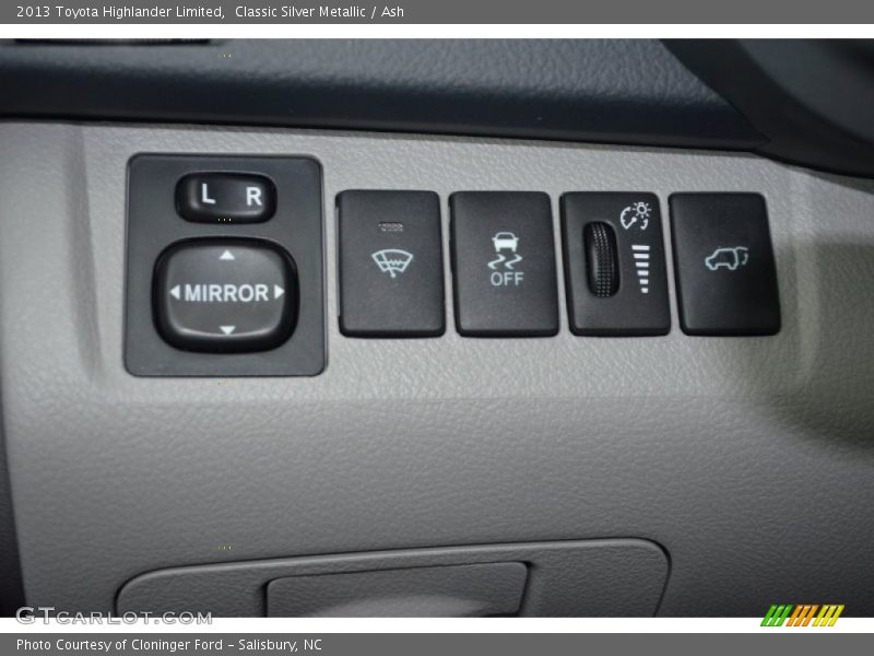 Classic Silver Metallic / Ash 2013 Toyota Highlander Limited