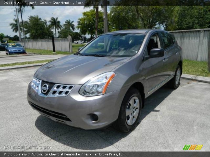 Front 3/4 View of 2011 Rogue S