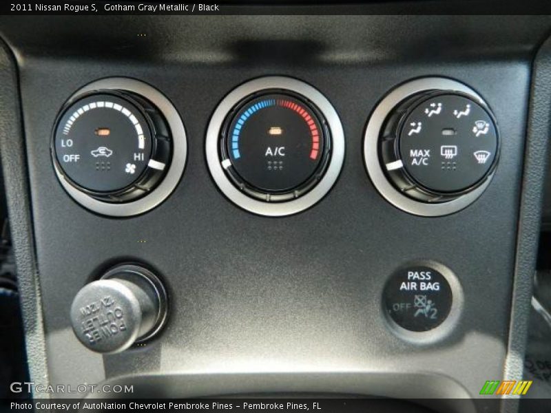 Gotham Gray Metallic / Black 2011 Nissan Rogue S