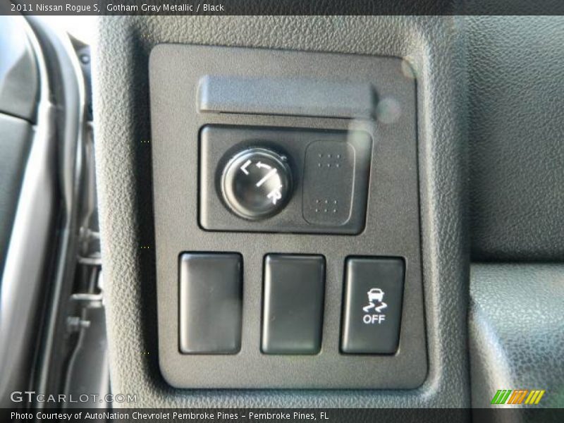 Gotham Gray Metallic / Black 2011 Nissan Rogue S