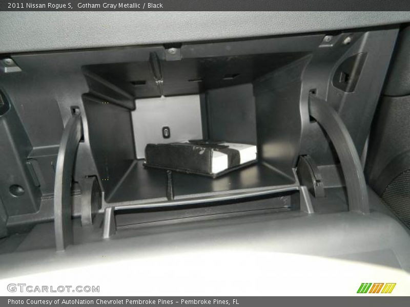 Gotham Gray Metallic / Black 2011 Nissan Rogue S