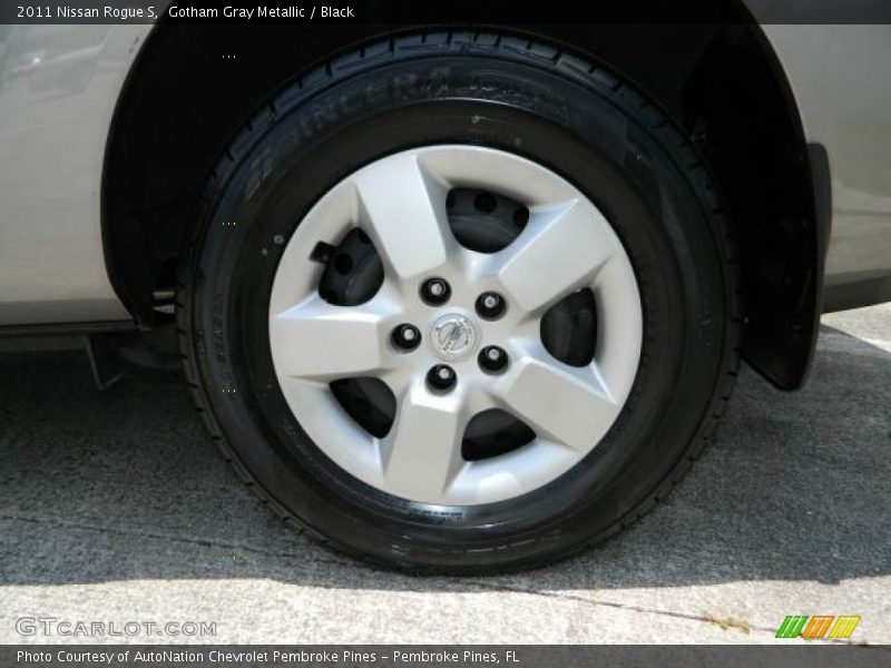 Gotham Gray Metallic / Black 2011 Nissan Rogue S