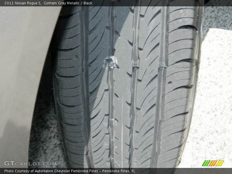 Gotham Gray Metallic / Black 2011 Nissan Rogue S