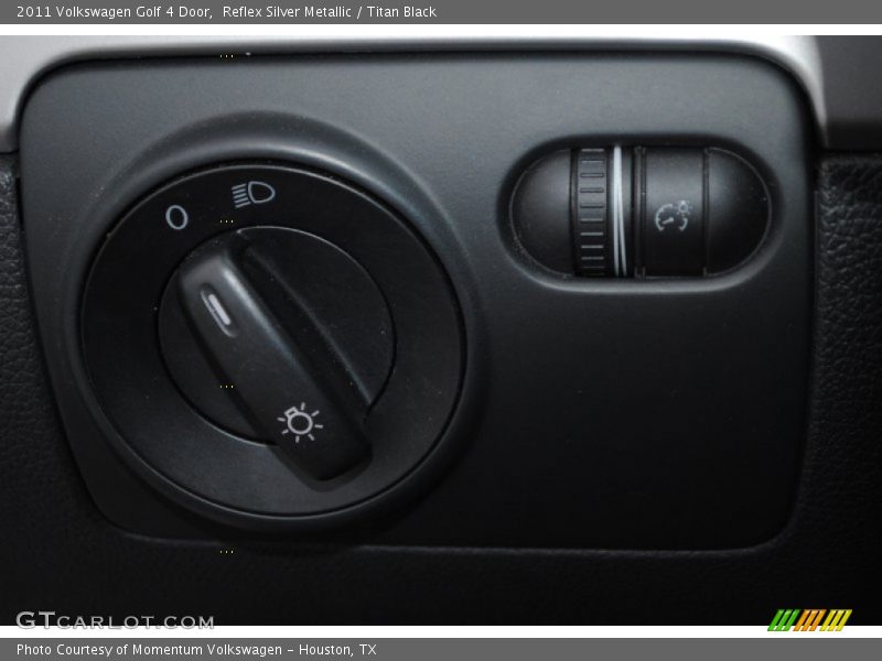 Reflex Silver Metallic / Titan Black 2011 Volkswagen Golf 4 Door