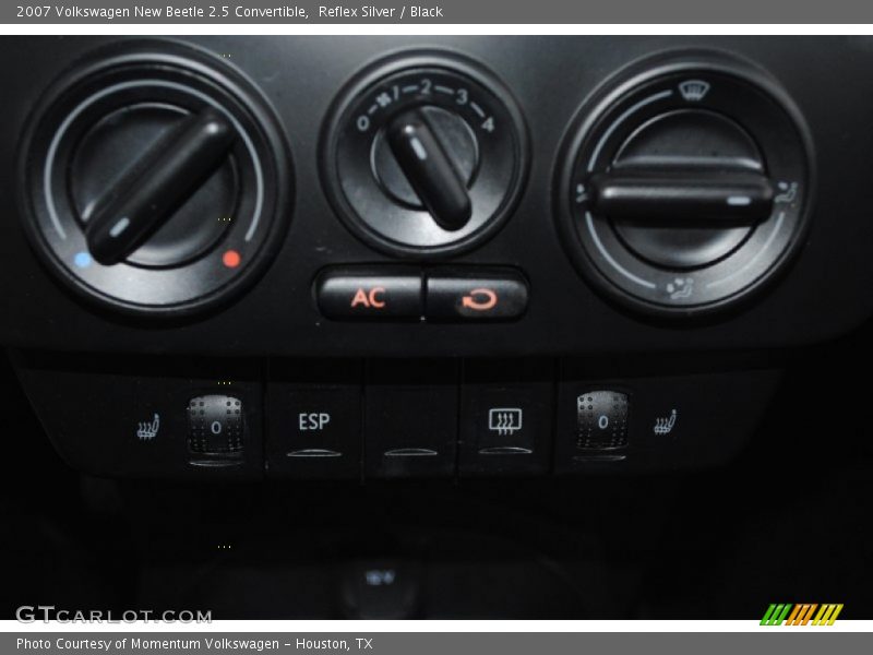 Controls of 2007 New Beetle 2.5 Convertible