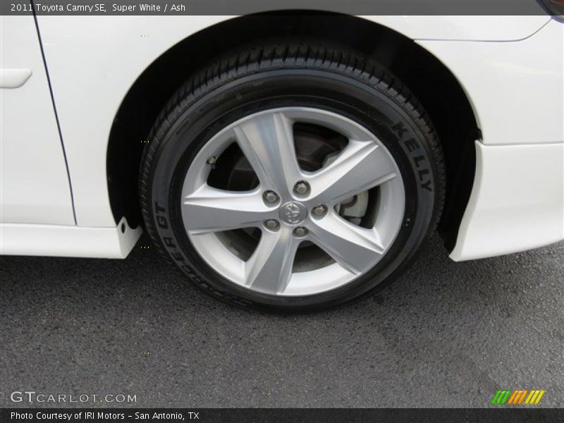 Super White / Ash 2011 Toyota Camry SE