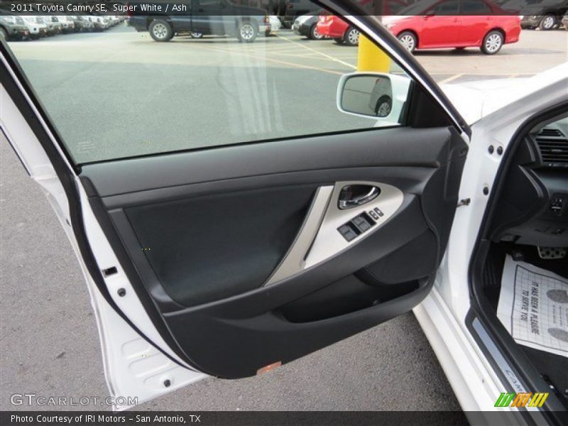 Super White / Ash 2011 Toyota Camry SE