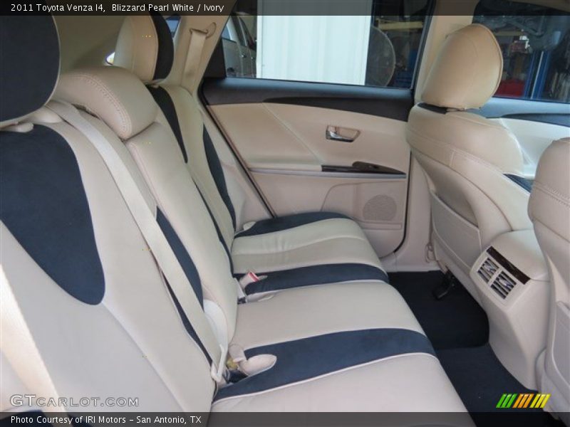Blizzard Pearl White / Ivory 2011 Toyota Venza I4