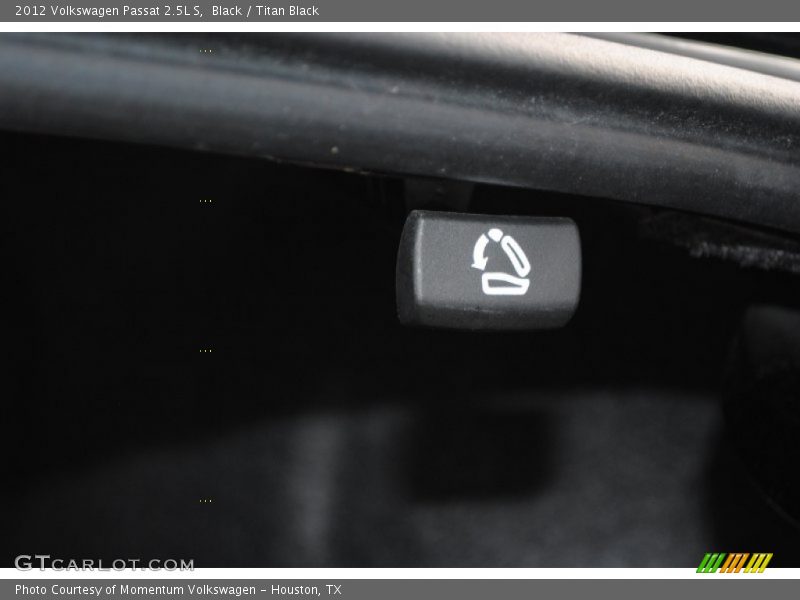 Black / Titan Black 2012 Volkswagen Passat 2.5L S