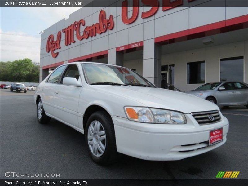 Super White / Oak 2001 Toyota Camry LE
