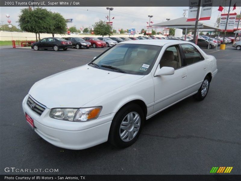 Super White / Oak 2001 Toyota Camry LE