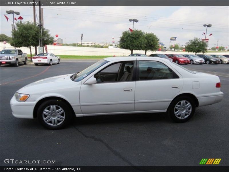 Super White / Oak 2001 Toyota Camry LE