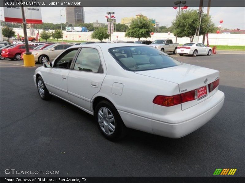 Super White / Oak 2001 Toyota Camry LE