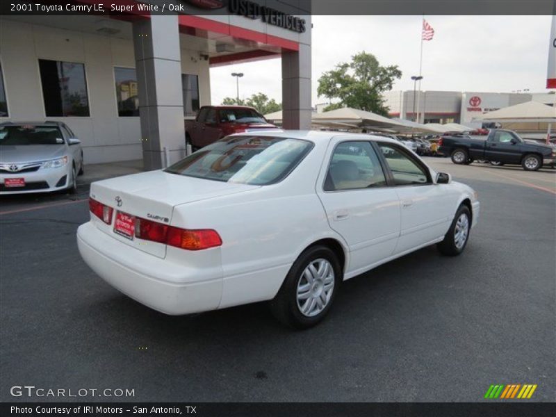 Super White / Oak 2001 Toyota Camry LE