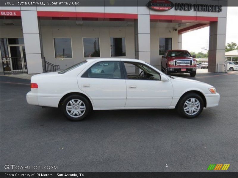 Super White / Oak 2001 Toyota Camry LE