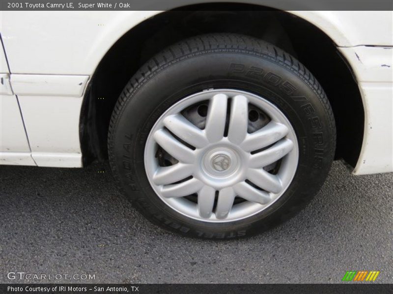 Super White / Oak 2001 Toyota Camry LE