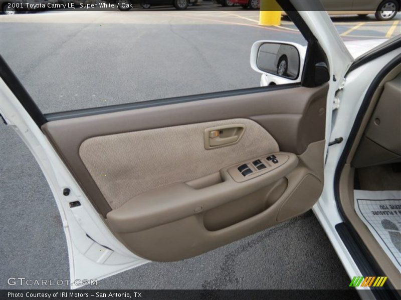 Super White / Oak 2001 Toyota Camry LE