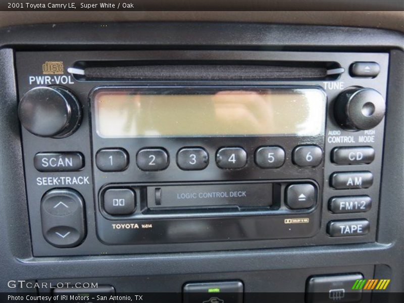 Super White / Oak 2001 Toyota Camry LE
