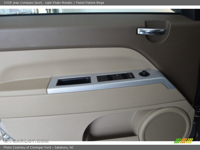 Light Khaki Metallic / Pastel Pebble Beige 2008 Jeep Compass Sport