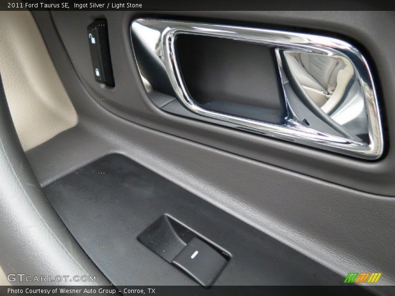 Ingot Silver / Light Stone 2011 Ford Taurus SE