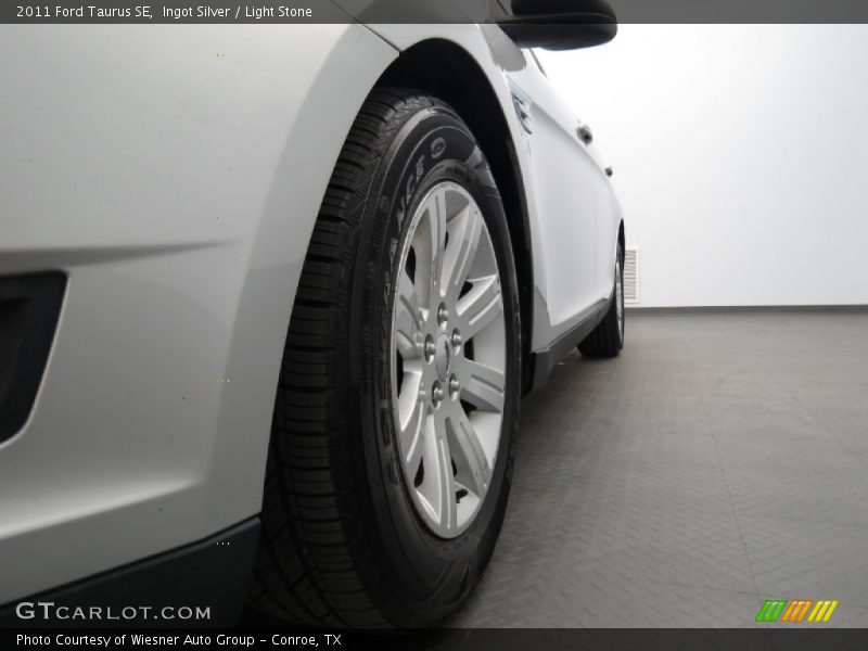 Ingot Silver / Light Stone 2011 Ford Taurus SE