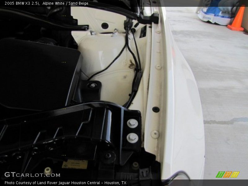 Alpine White / Sand Beige 2005 BMW X3 2.5i
