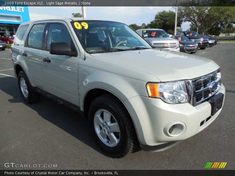 Front 3/4 View of 2009 Escape XLS