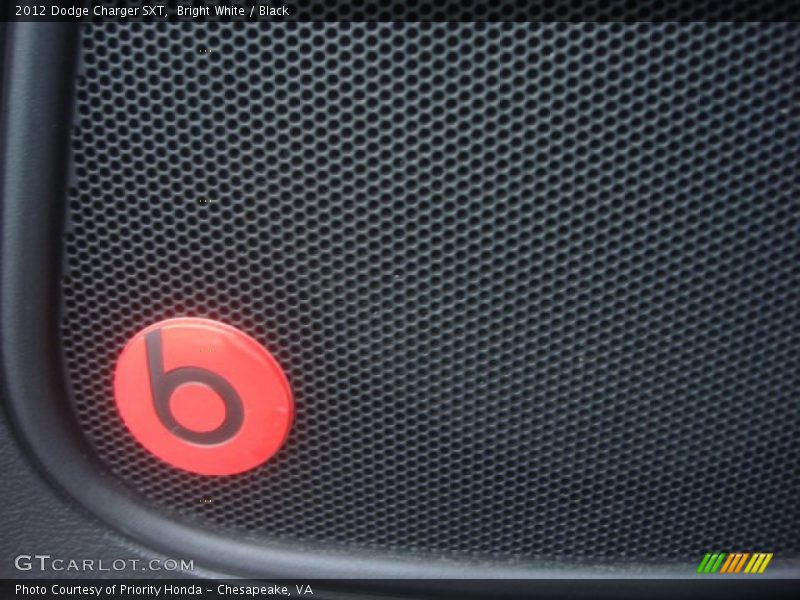 Bright White / Black 2012 Dodge Charger SXT