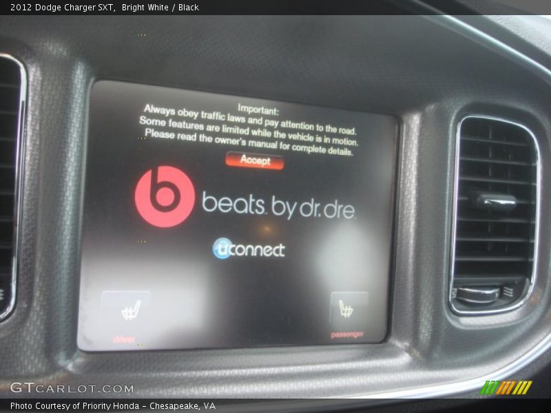 Bright White / Black 2012 Dodge Charger SXT