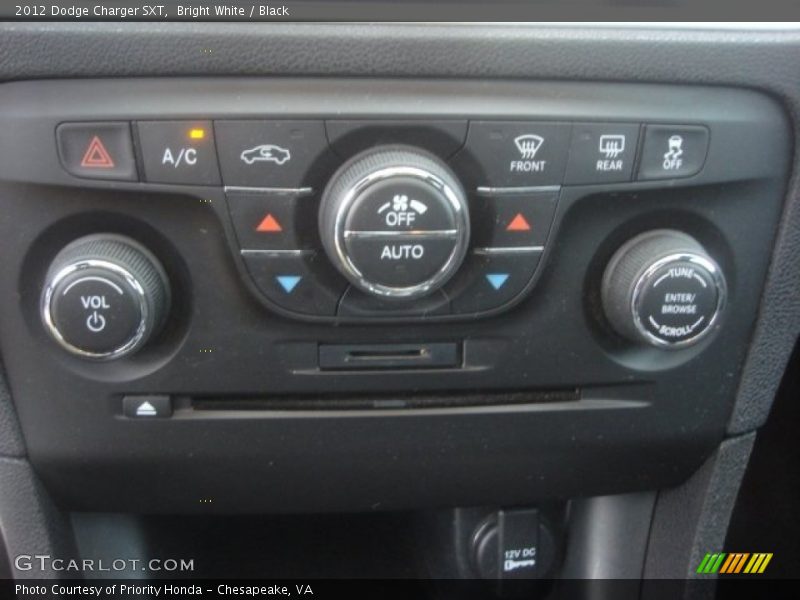 Bright White / Black 2012 Dodge Charger SXT