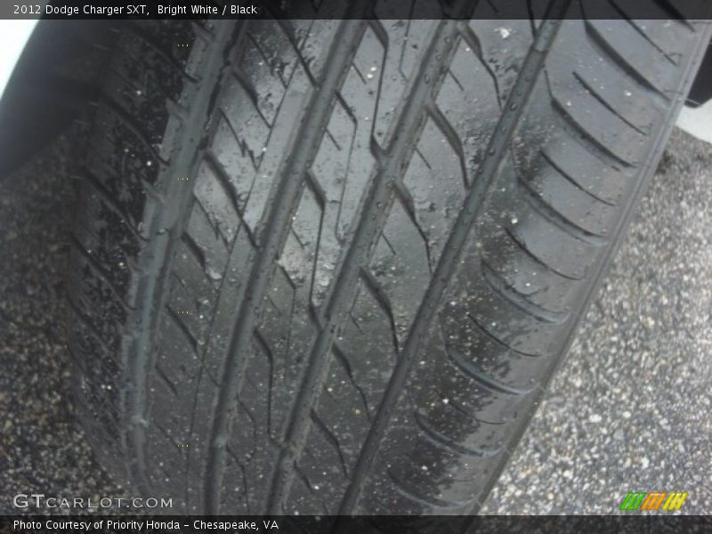 Bright White / Black 2012 Dodge Charger SXT