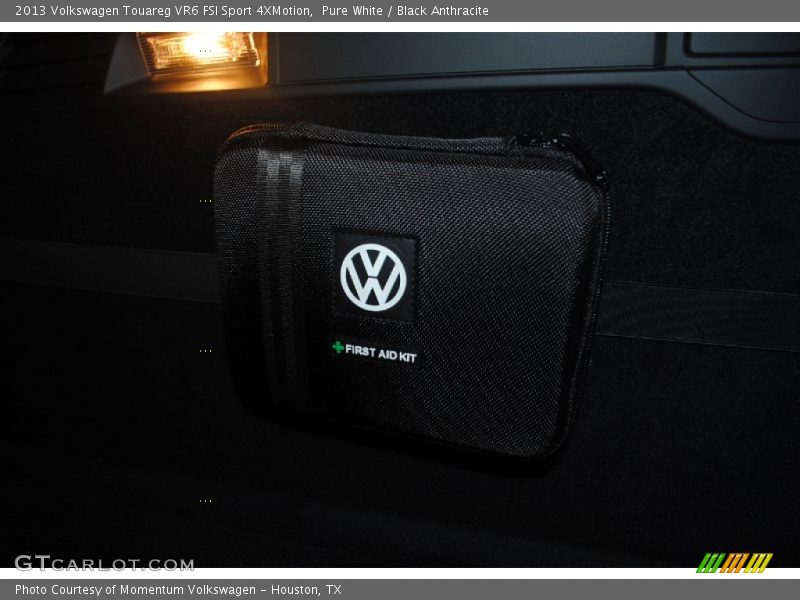 Pure White / Black Anthracite 2013 Volkswagen Touareg VR6 FSI Sport 4XMotion