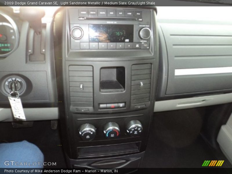 Light Sandstone Metallic / Medium Slate Gray/Light Shale 2009 Dodge Grand Caravan SE