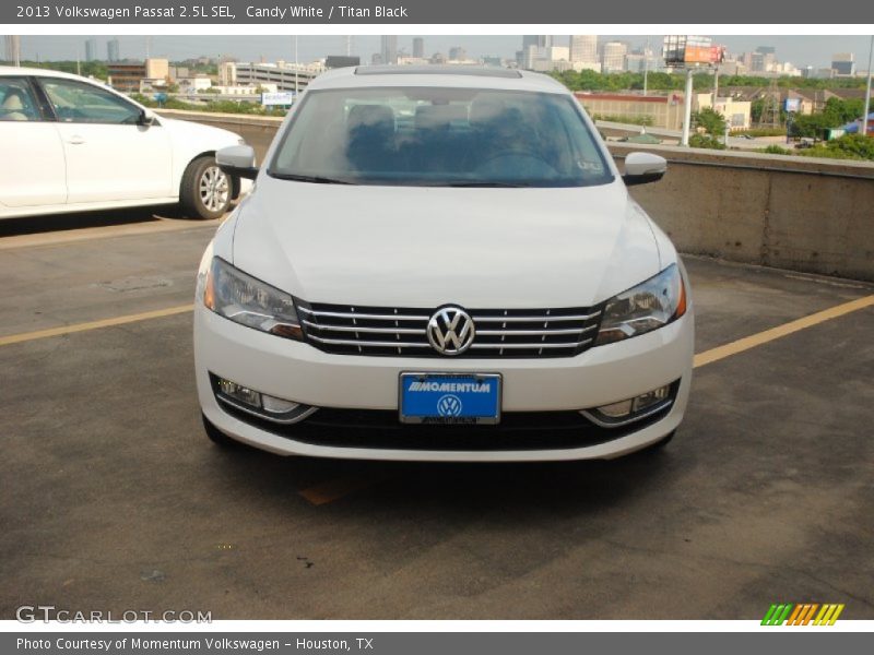 Candy White / Titan Black 2013 Volkswagen Passat 2.5L SEL