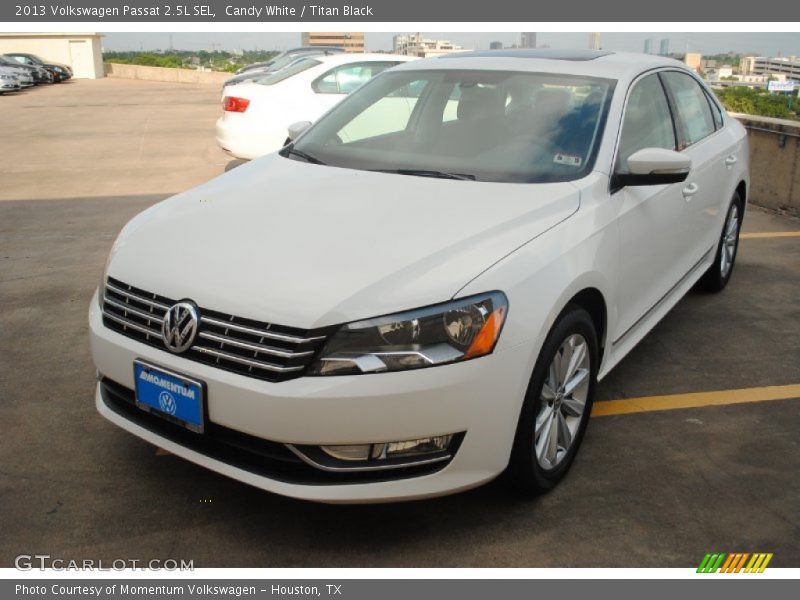 Candy White / Titan Black 2013 Volkswagen Passat 2.5L SEL
