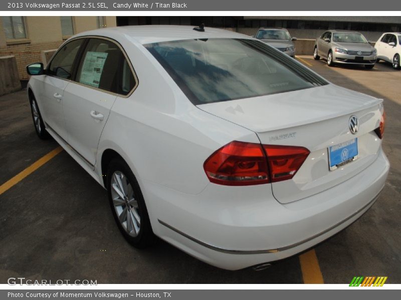 Candy White / Titan Black 2013 Volkswagen Passat 2.5L SEL