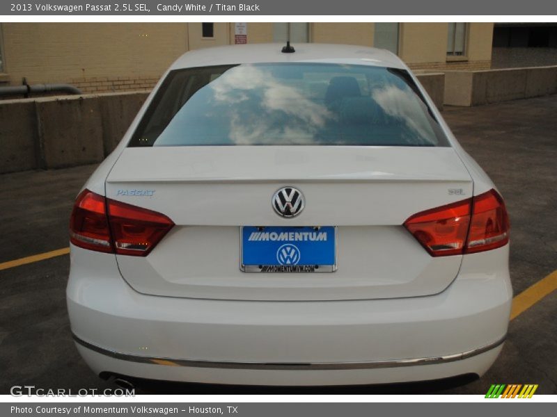 Candy White / Titan Black 2013 Volkswagen Passat 2.5L SEL