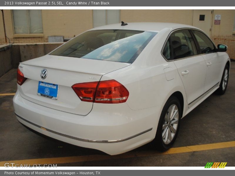 Candy White / Titan Black 2013 Volkswagen Passat 2.5L SEL