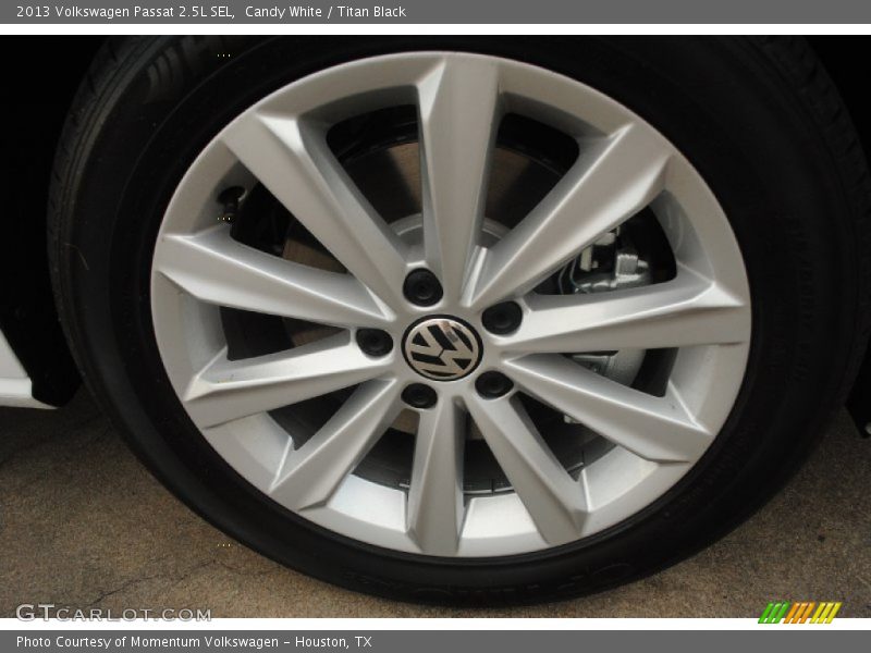 Candy White / Titan Black 2013 Volkswagen Passat 2.5L SEL